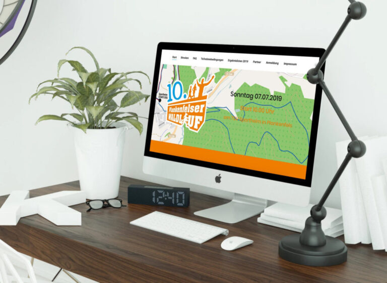 Website mit Karte auf iMac