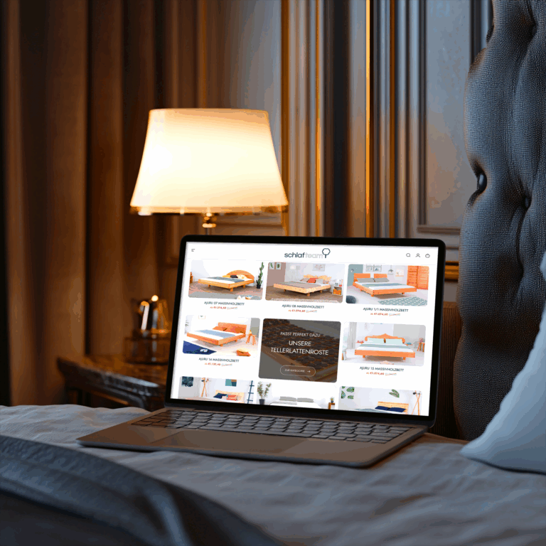 Website auf Laptop im Schlafzimmer