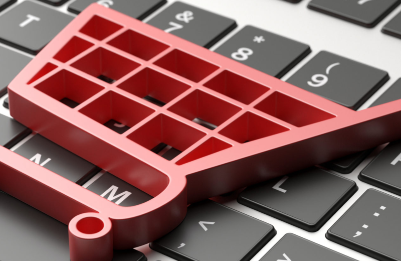 Roter Einkaufswagen auf einer Tastatur